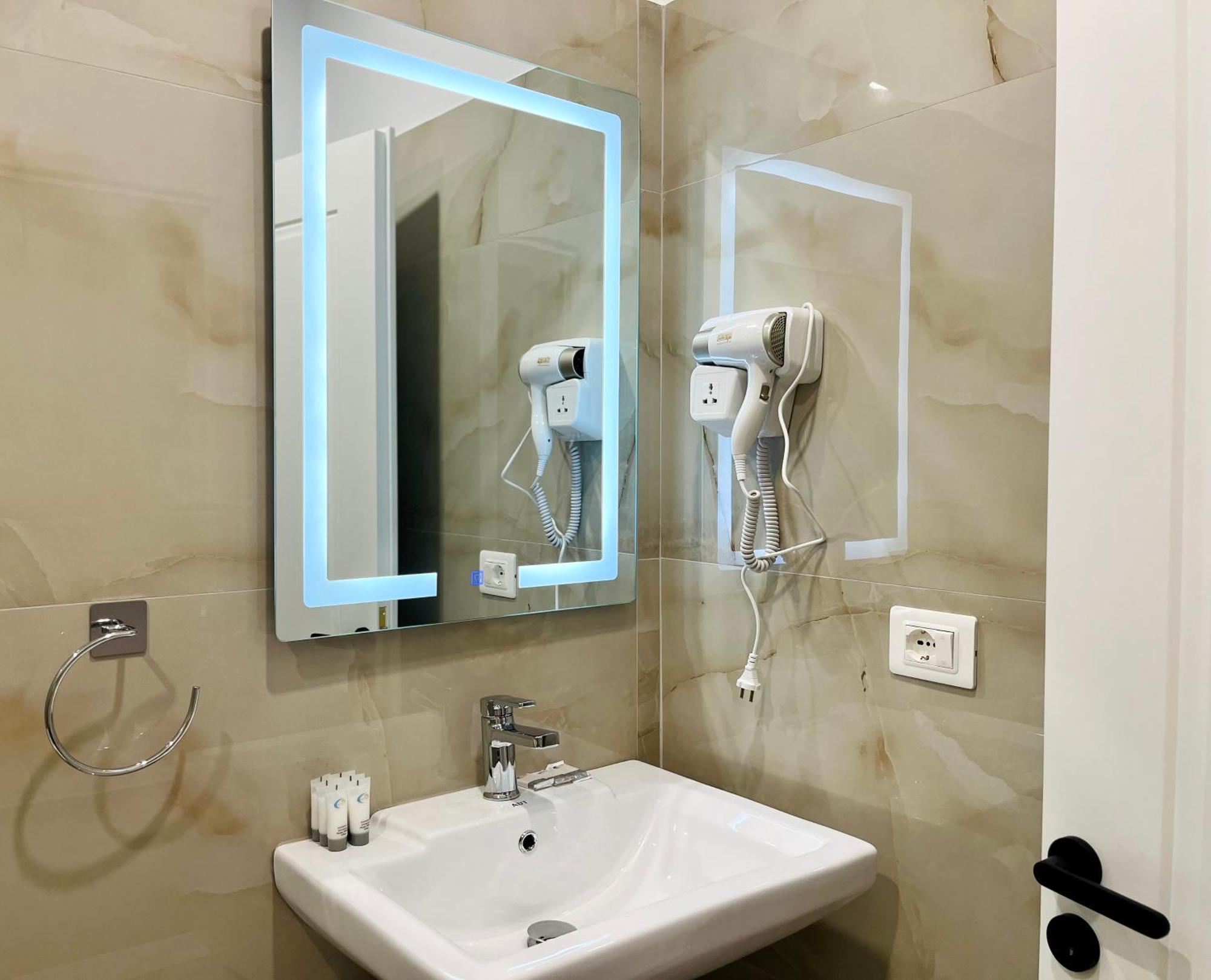 Mili Hotel Berat Eksteriør billede